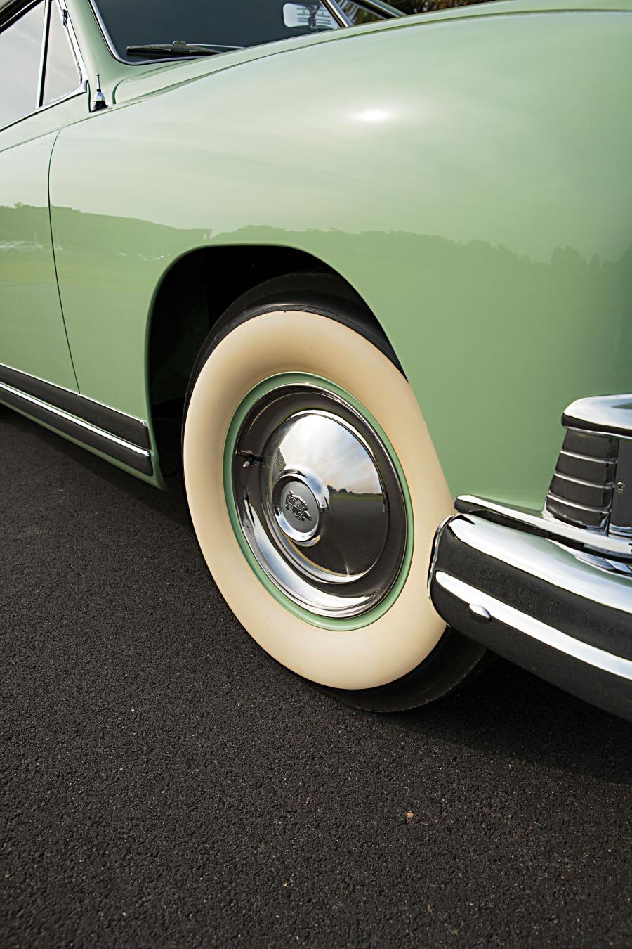 Детали экстерьера Frazer Manhattan Sedan (F5061) 1950 года  (фото 15 из 17)